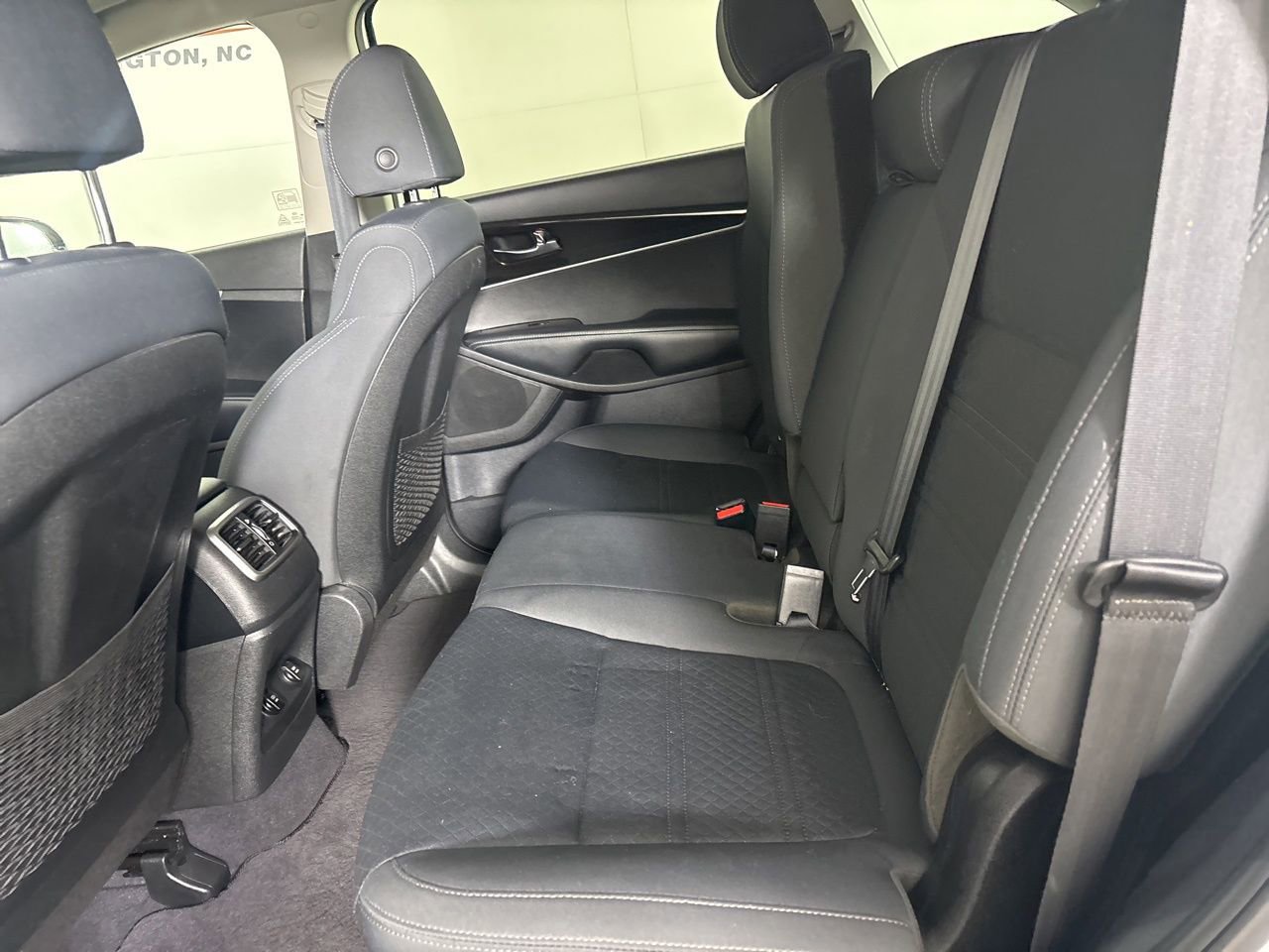 Used 2020 Kia Sorento LX image 21