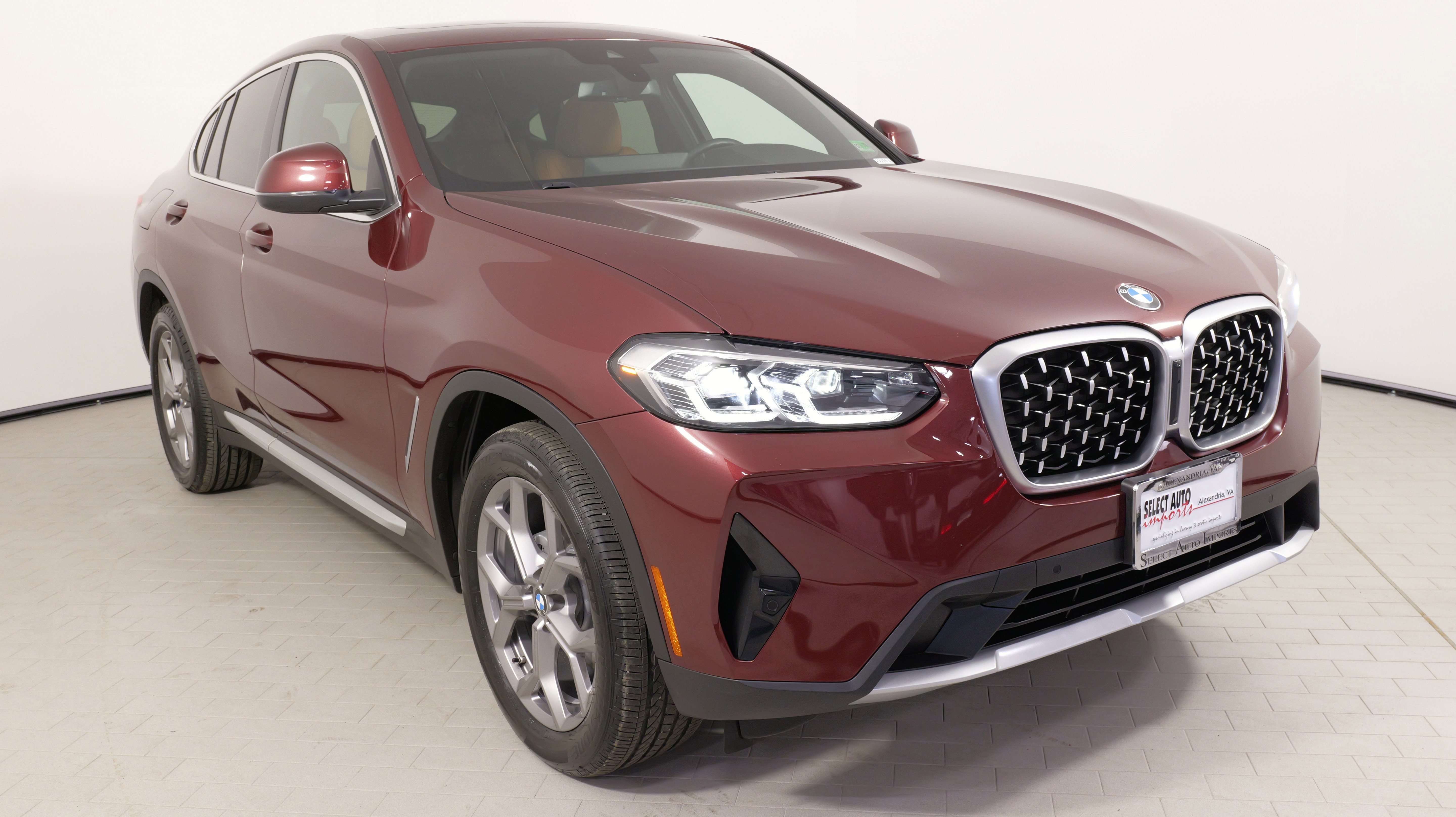 Used 2023 BMW X4 xDrive30i w/ Premium Package AWD/4WD image 6