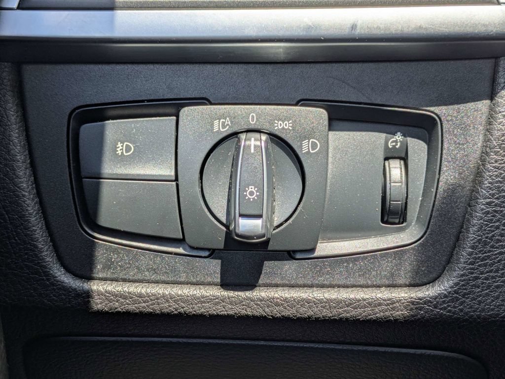Used 2018 BMW 320i xDrive Sedan AWD/4WD image 33