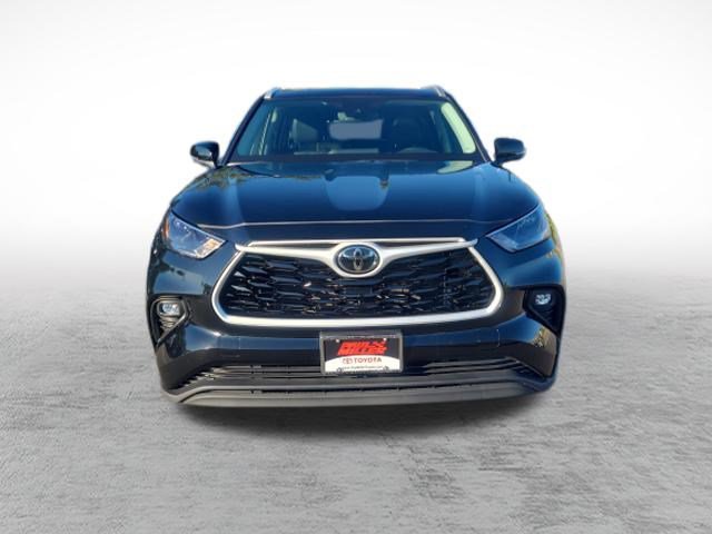 Certified 2026 Toyota Highlander XLE AWD/4WD image 2