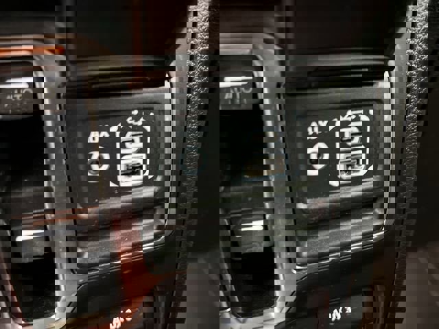 Used 2019 Jeep Wrangler Unlimited Sahara image 35