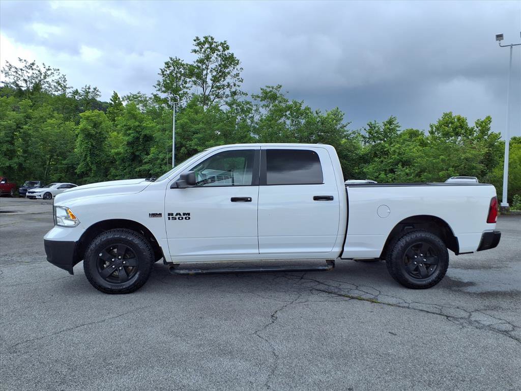 Used 2017 RAM 1500 Classic SLT AWD/4WD image 2