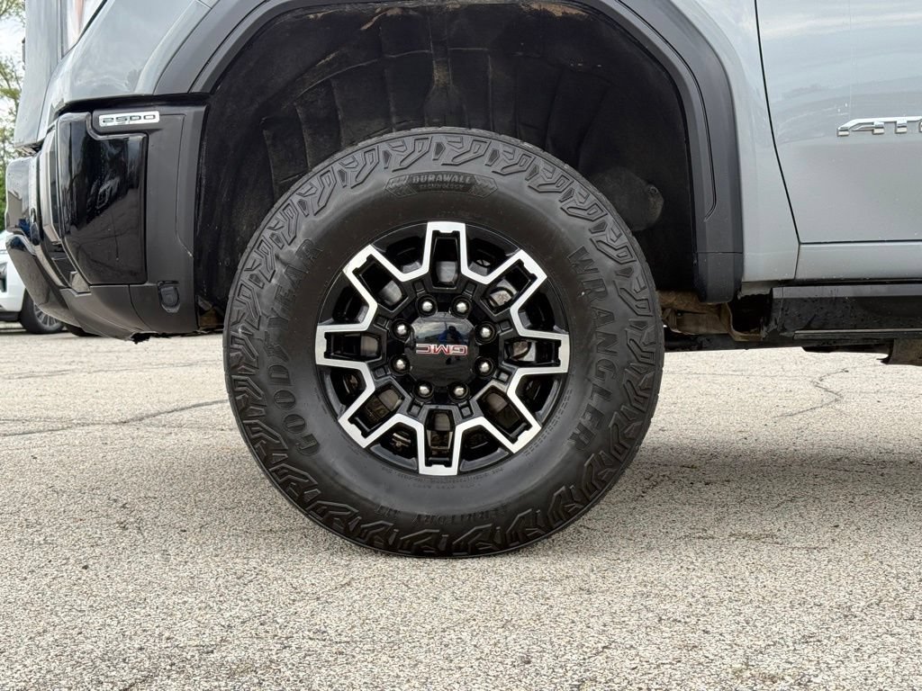Used 2024 GMC Sierra 2500 AT4X AWD/4WD image 2