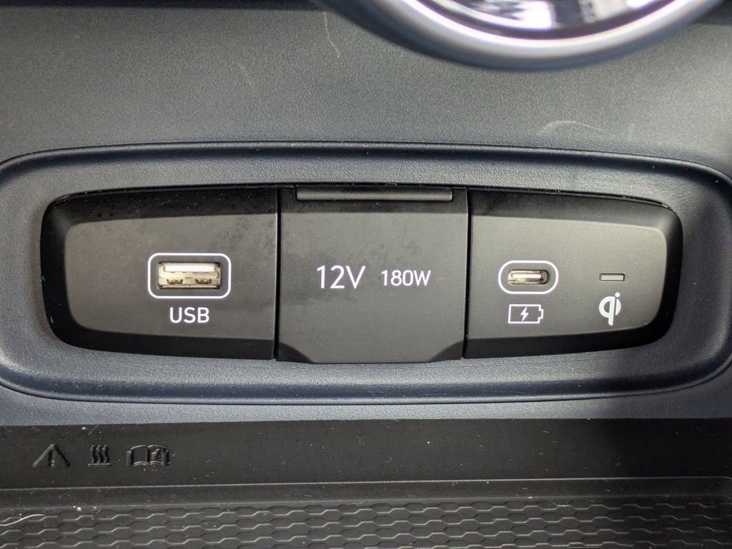 Certified 2025 Hyundai Venue Limited image 23