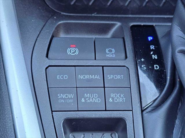 Used 2024 Toyota RAV4 LE AWD/4WD image 32