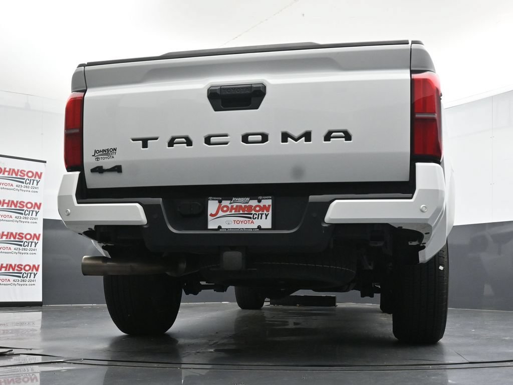 Used 2024 Toyota Tacoma TRD Sport AWD/4WD image 40