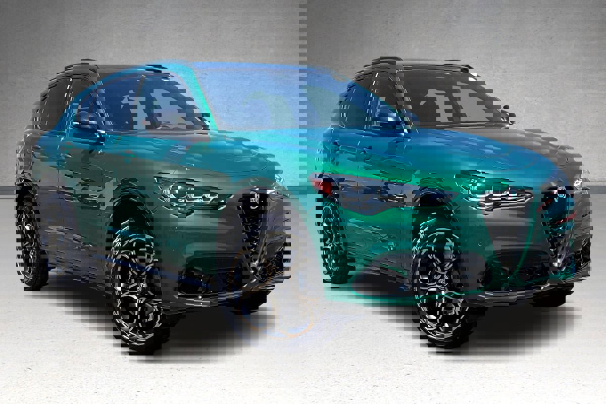 New 2025 Alfa Romeo Stelvio Sprint image 2