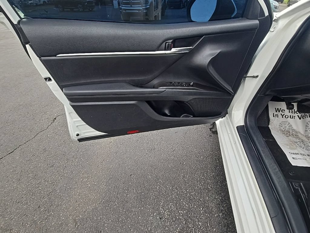 Used 2022 Toyota Camry SE FWD image 12
