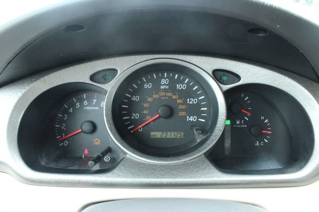 Used 2001 Toyota Highlander 2WD w/ Quick-Order Pkg image 22