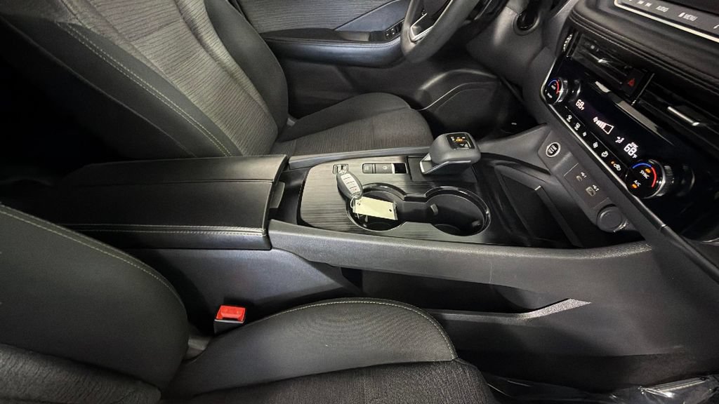 Used 2021 Nissan Rogue SV FWD image 34