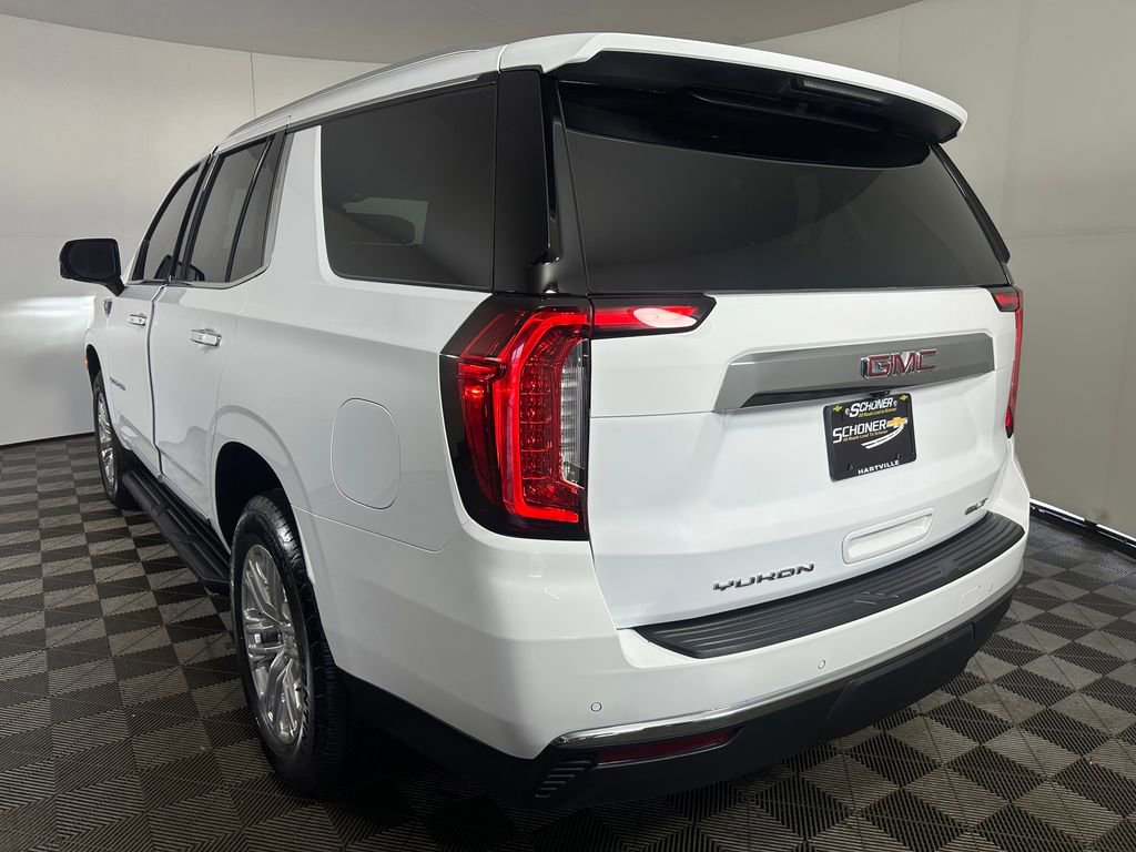 Used 2024 GMC Yukon SLT w/ SLT Luxury Package image 3