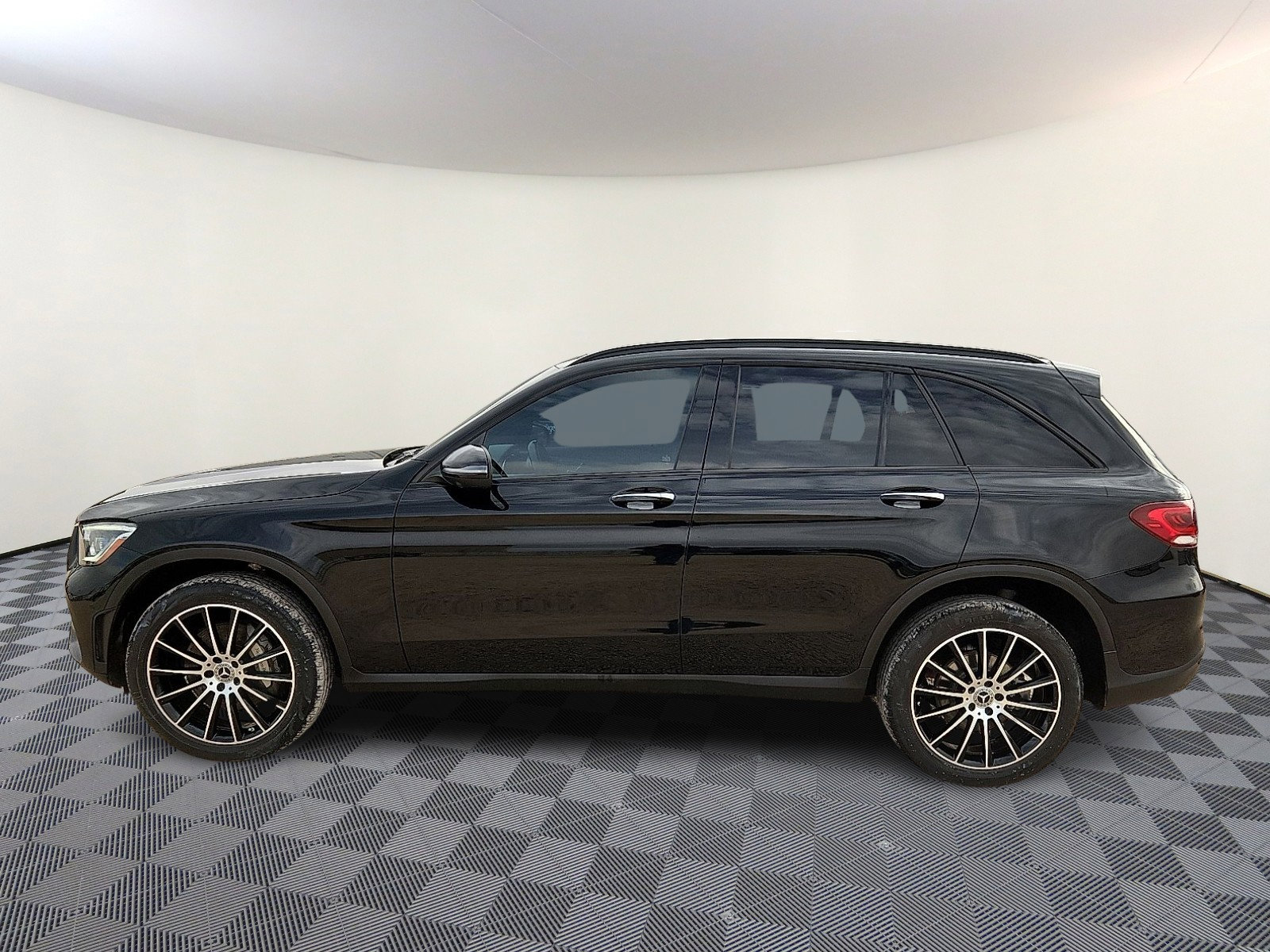 Used 2022 Mercedes-Benz GLC 300 4MATIC image 2