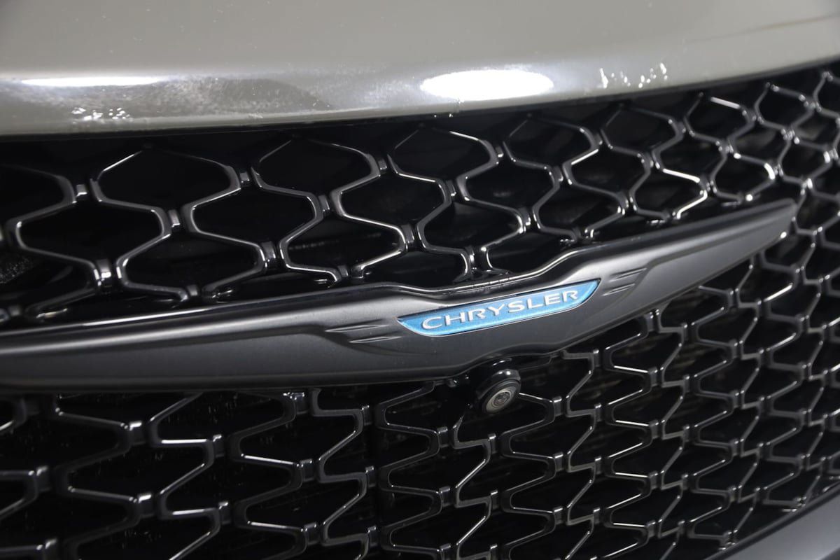 Used 2021 Chrysler Pacifica Touring-L w/ S Appearance Package FWD image 19