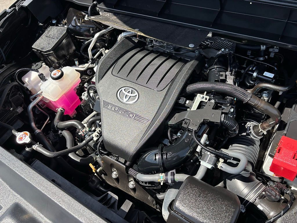 Used 2023 Toyota Highlander L FWD image 29