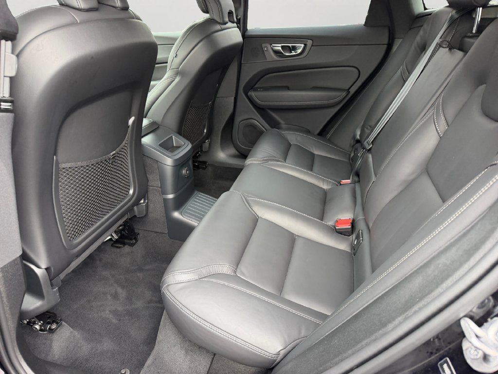 Certified 2024 Volvo XC60 T8 Ultimate AWD/4WD image 12