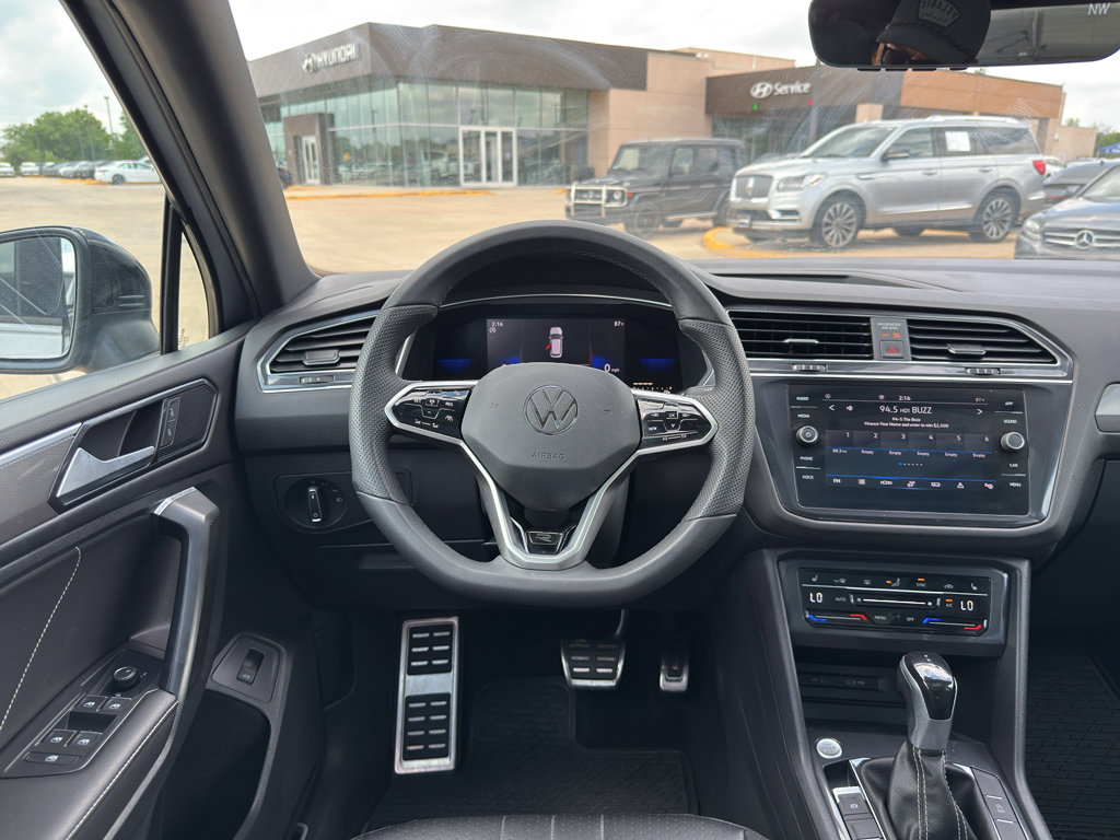 Used 2022 Volkswagen Tiguan SE R-Line image 14