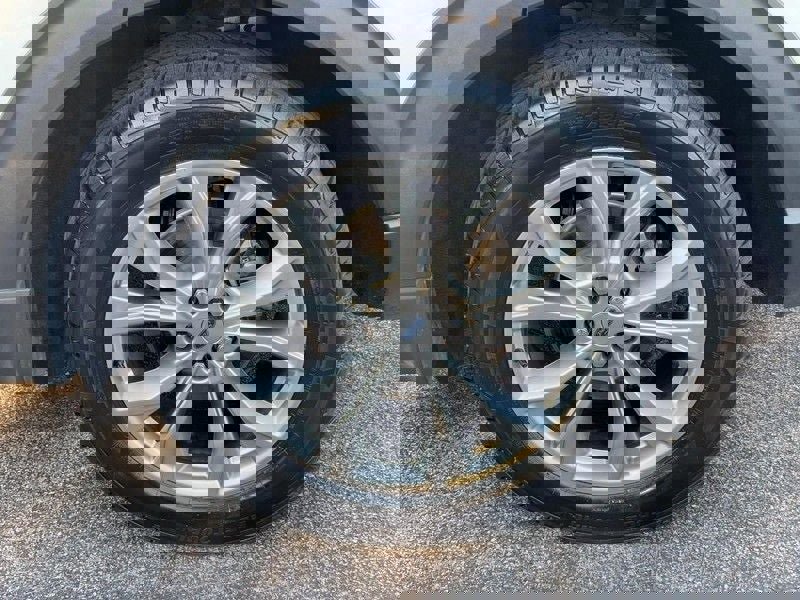 Used 2021 Ford Explorer XLT w/ Equipment Group 202A image 7