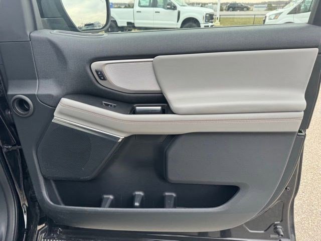 Used 2025 Ford Expedition Active image 42