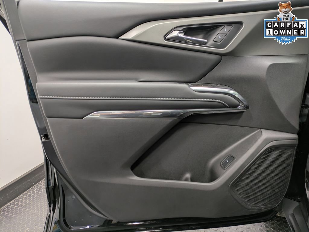 Used 2025 Chevrolet Traverse LT w/ Driver Confidence Package AWD/4WD image 8