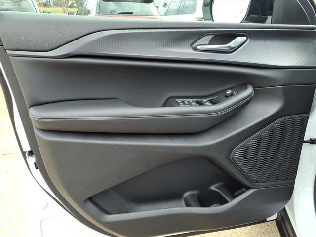 New 2025 Jeep Grand Cherokee Altitude image 19