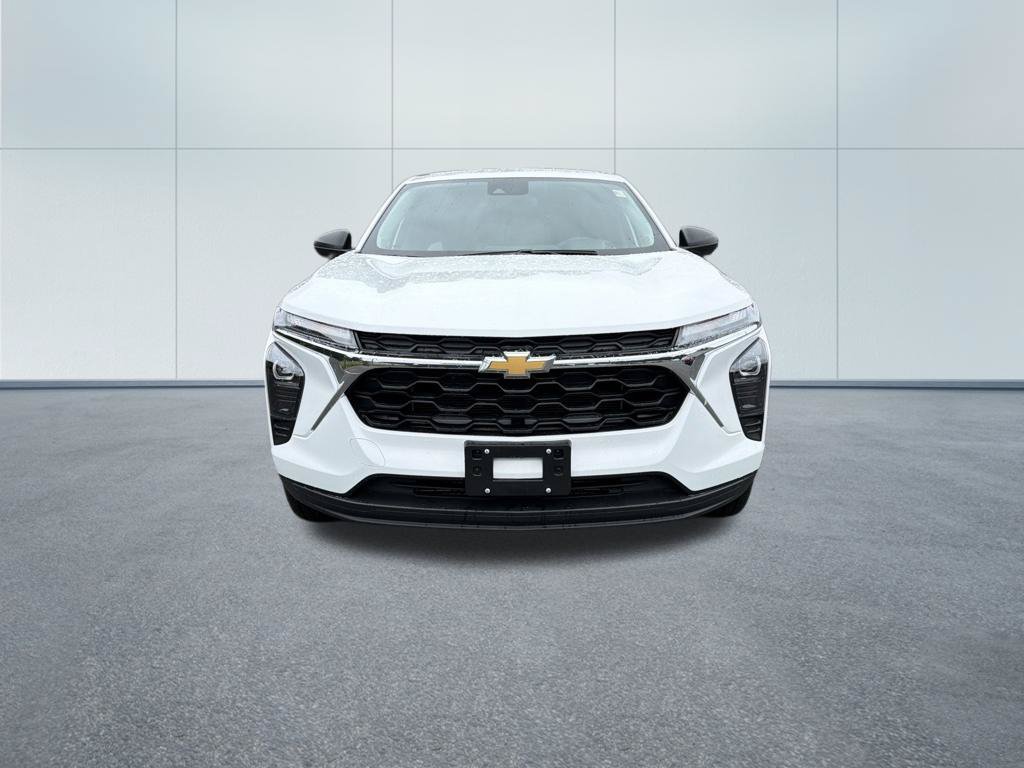 Used 2025 Chevrolet Trax LS FWD image 3