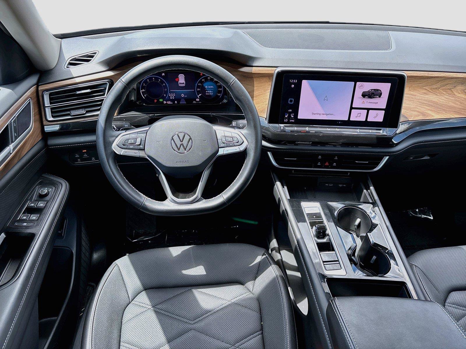 Used 2025 Volkswagen Atlas SE FWD image 21