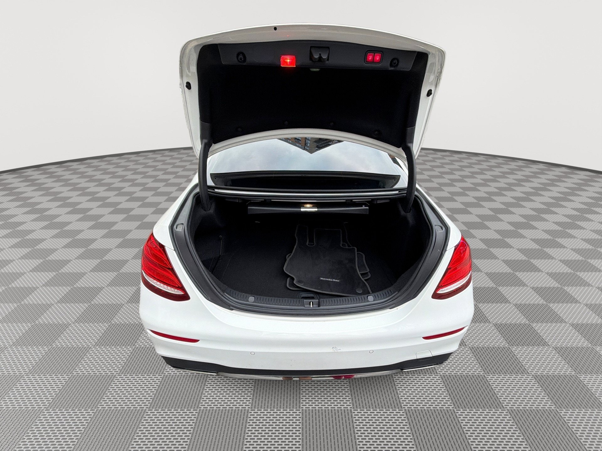 Used 2019 Mercedes-Benz E 300 w/ Premium 1 Package image 21