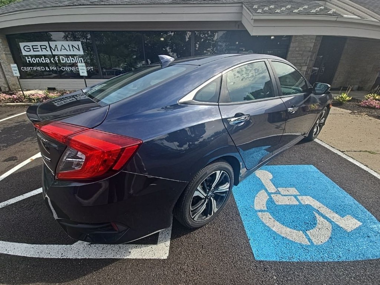 Used 2017 Honda Civic Touring image 10
