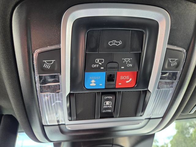 Used 2025 RAM 2500 Laramie AWD/4WD image 34
