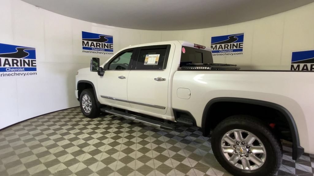 Used 2024 Chevrolet Silverado 2500 High Country w/ High Country Premium Package AWD/4WD image 8