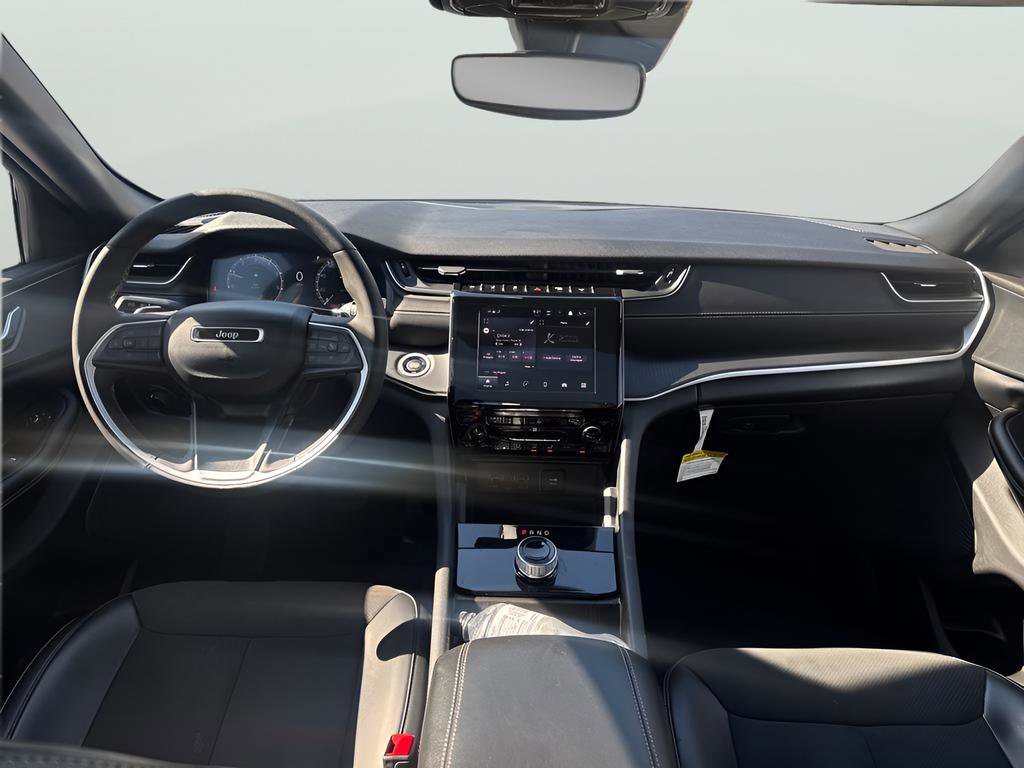 Used 2023 Jeep Grand Cherokee Altitude image 21