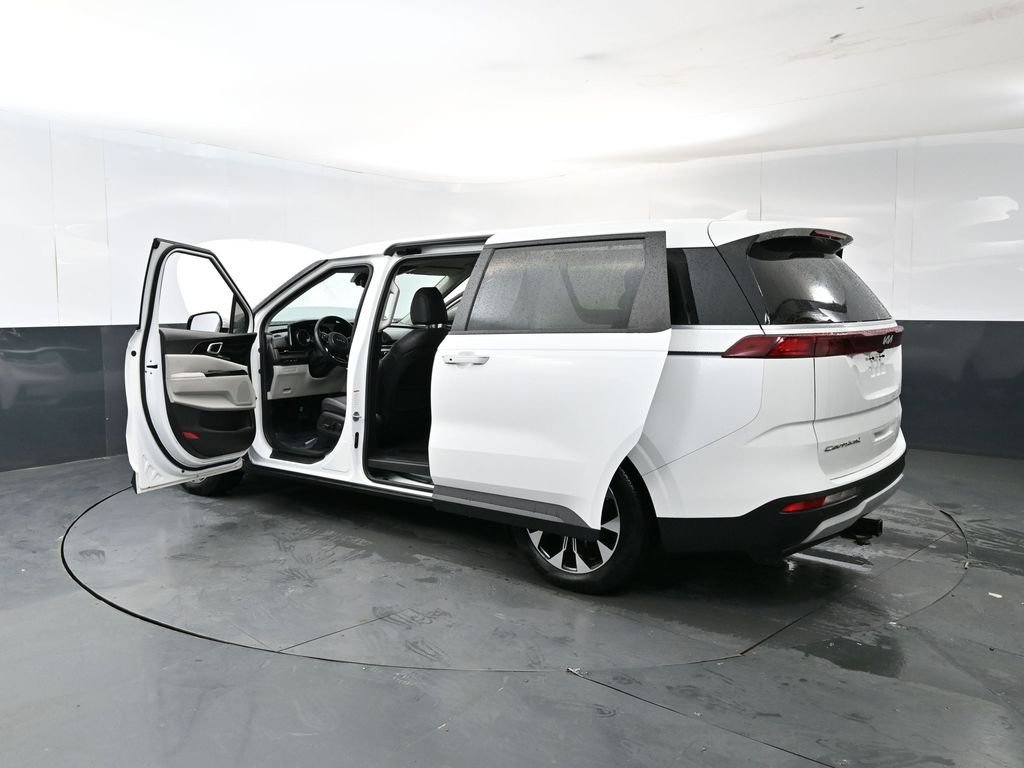 Used 2022 Kia Carnival EX FWD image 18