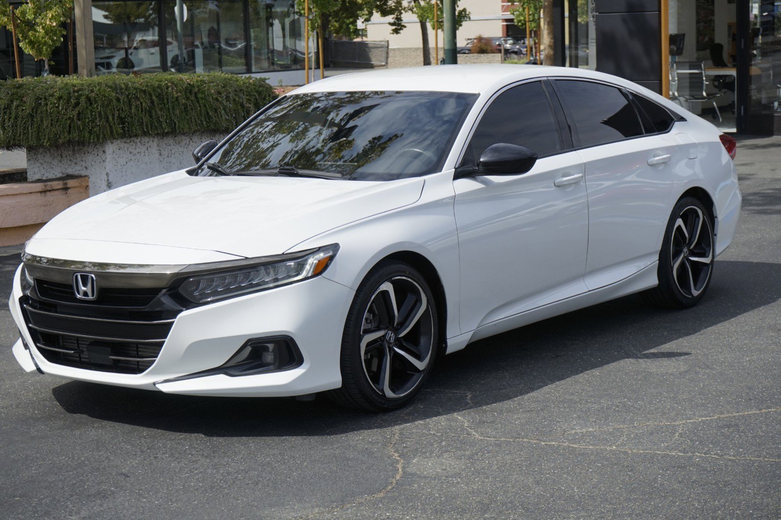 Used 2021 Honda Accord Sport image 2