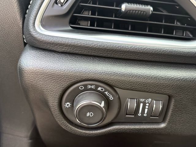 Used 2025 Chrysler Pacifica Limited FWD image 16