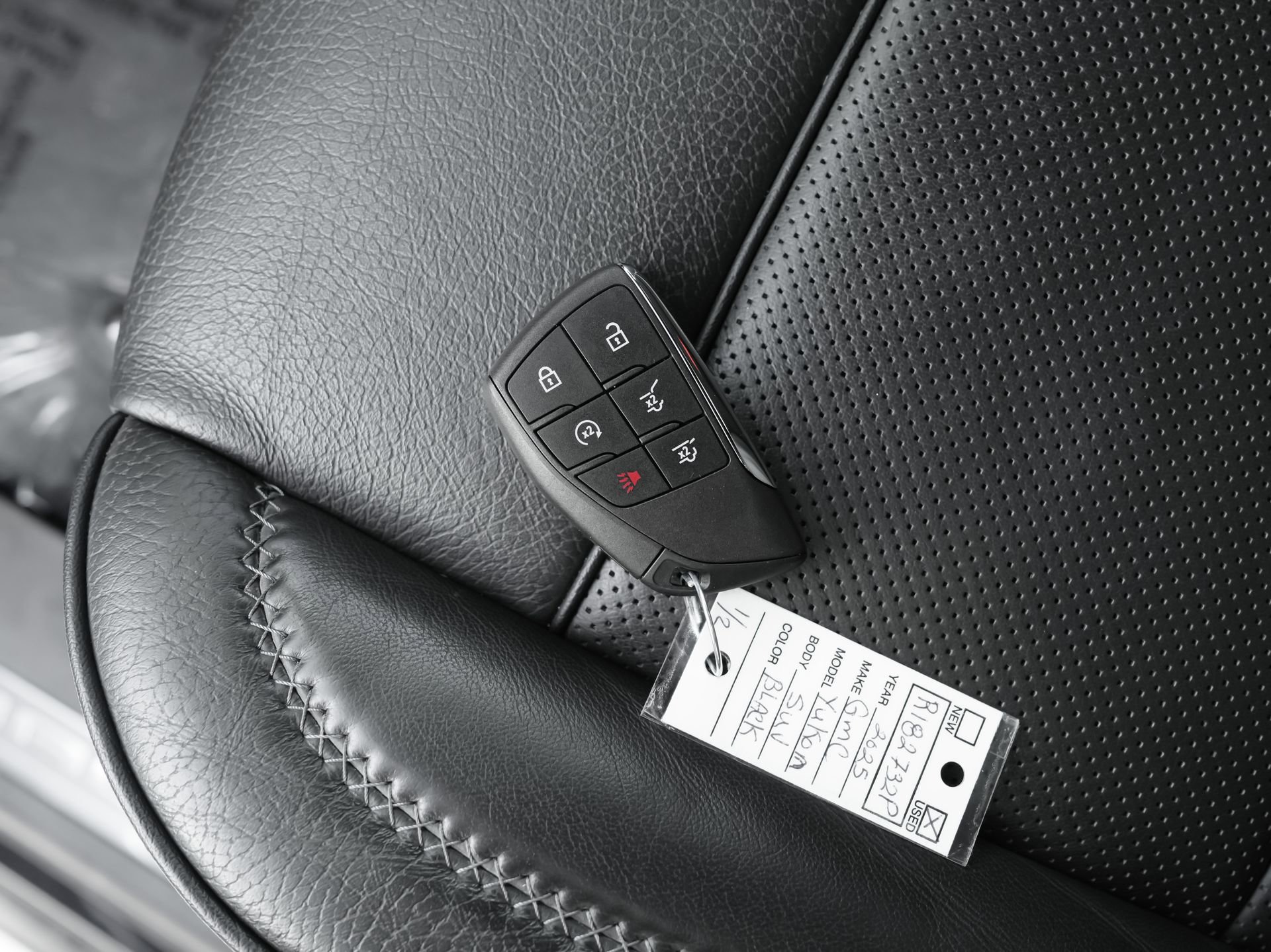 Used 2025 GMC Yukon Denali RWD image 45
