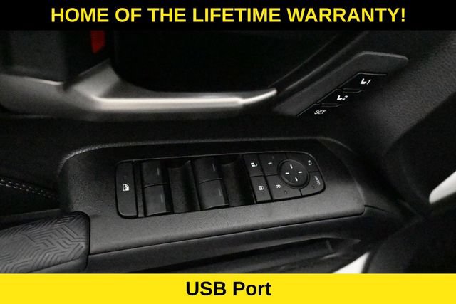 Used 2025 Toyota 4Runner Limited AWD/4WD image 13