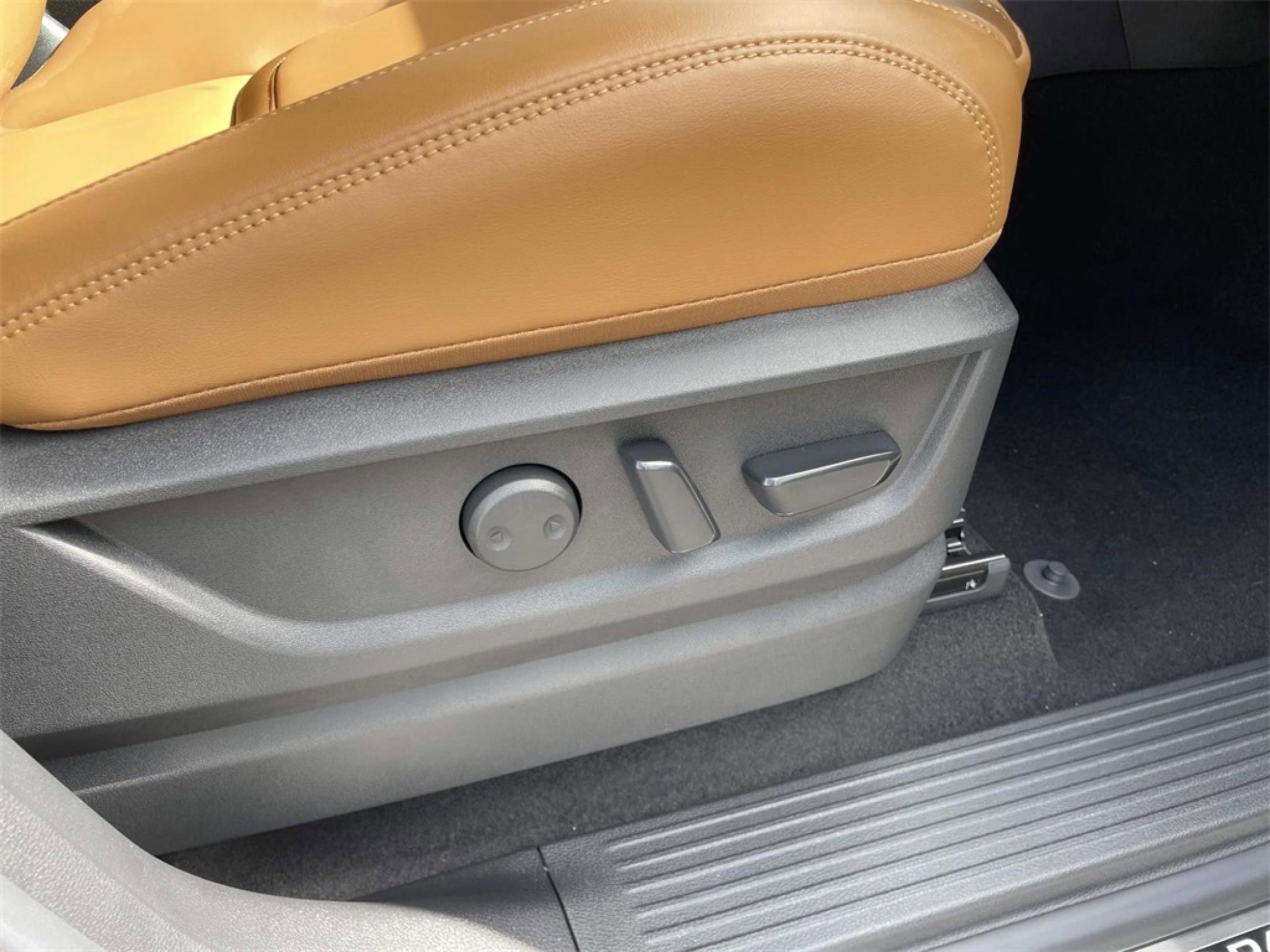 New 2026 Nissan Armada SL w/ Captain's Chari Seat Package image 27