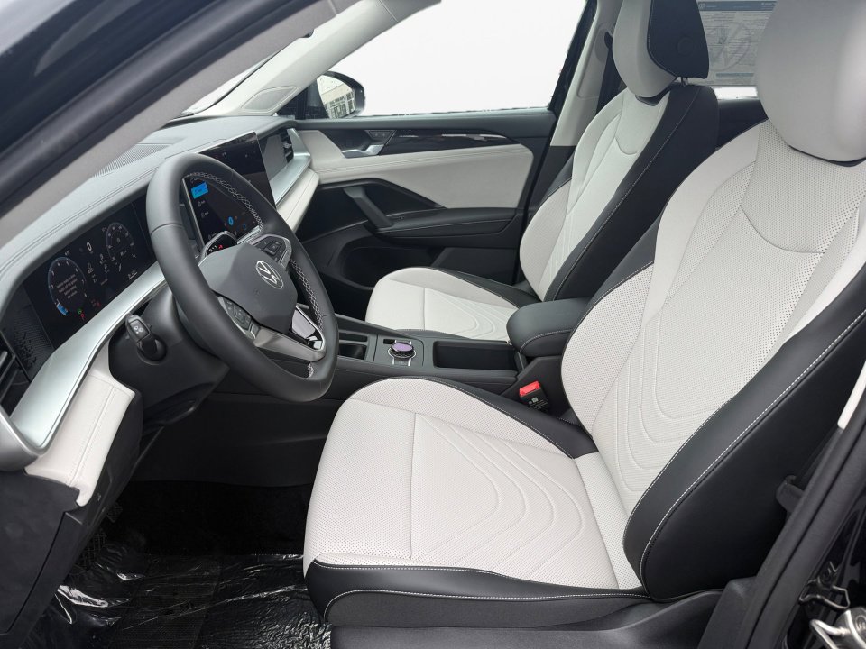 New 2026 Volkswagen Tiguan SE FWD image 9