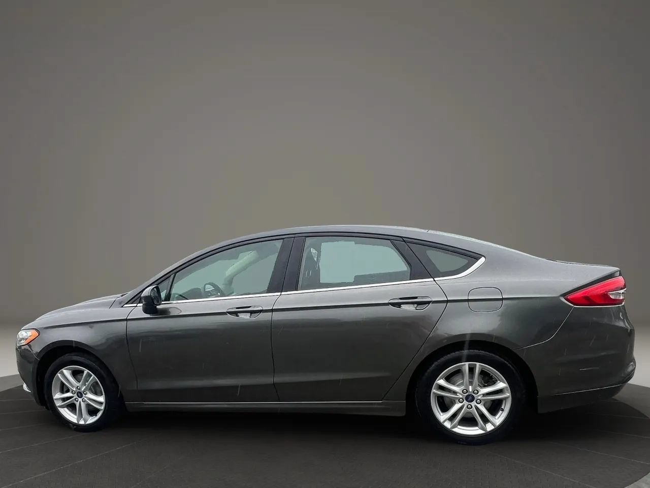 Used 2018 Ford Fusion SE FWD image 8