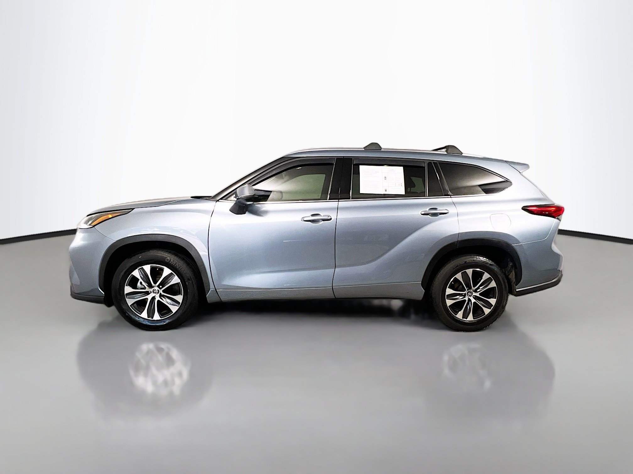 Used 2021 Toyota Highlander XLE FWD image 9