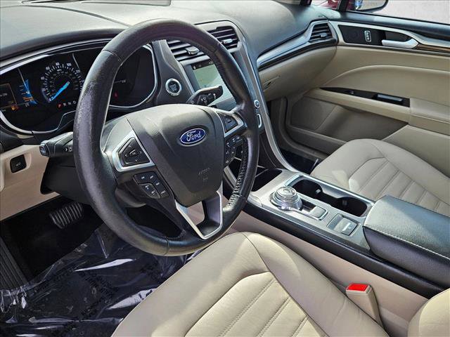 Used 2017 Ford Fusion SE w/ Fusion SE Technology Package image 10