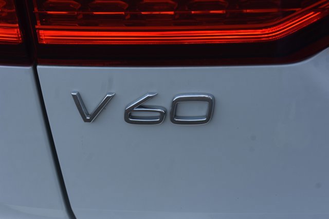 Used 2023 Volvo V60 B5 Cross Country Plus w/ Climate Package image 7