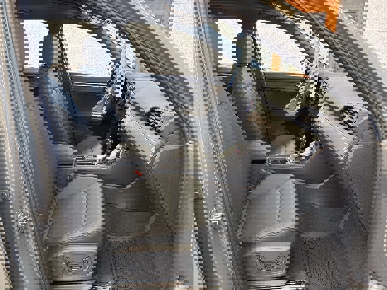 New 2025 Audi Q3 2.0T Premium image 52