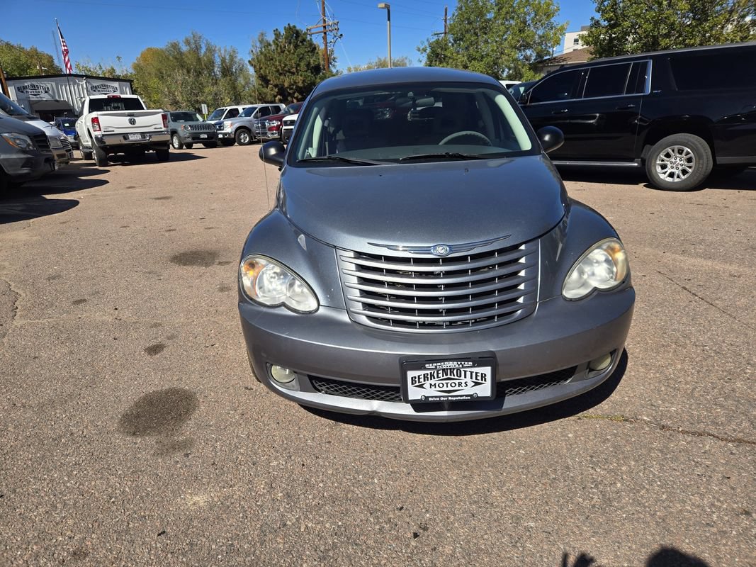 Used 2009 Chrysler PT Cruiser Touring FWD image 3