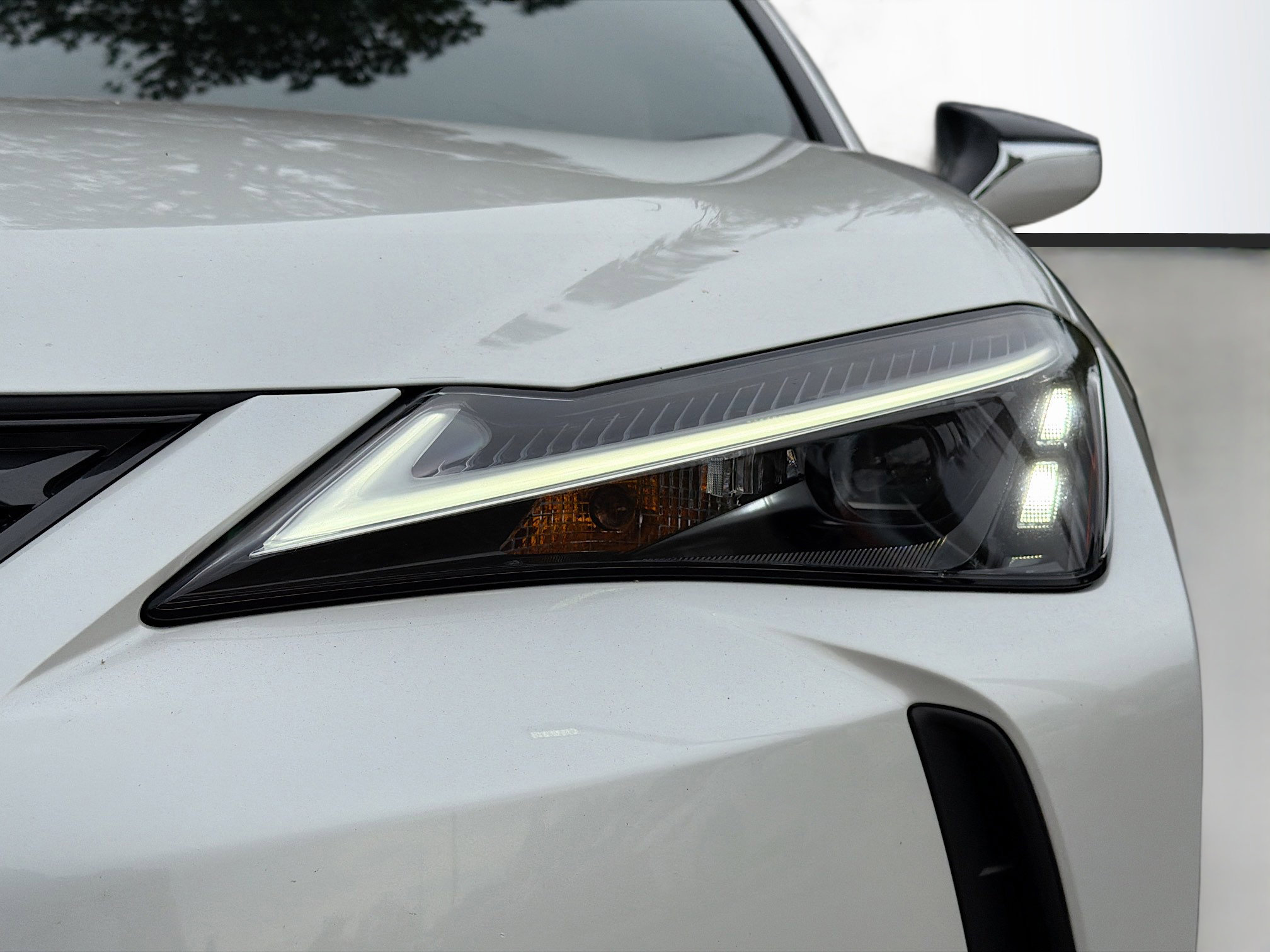 Used 2025 Lexus UX 300h FWD image 9