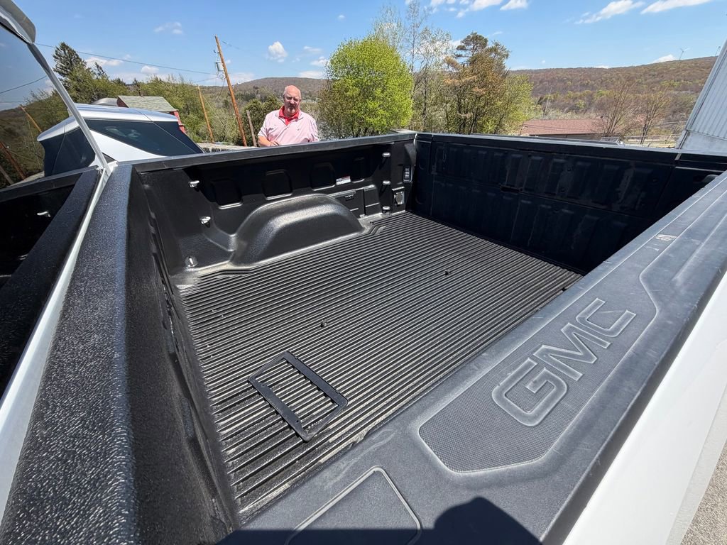Used 2025 GMC Sierra 1500 SLT AWD/4WD image 10