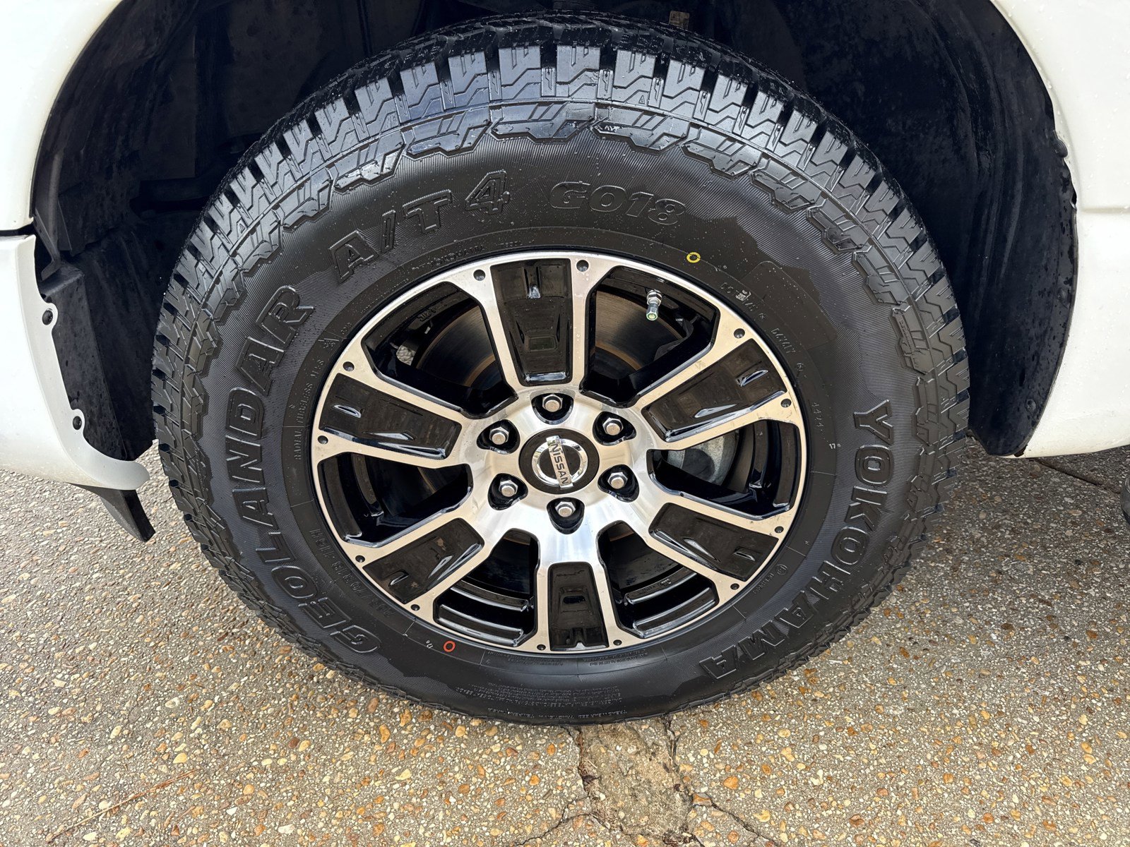 Used 2022 Nissan Titan SV image 10