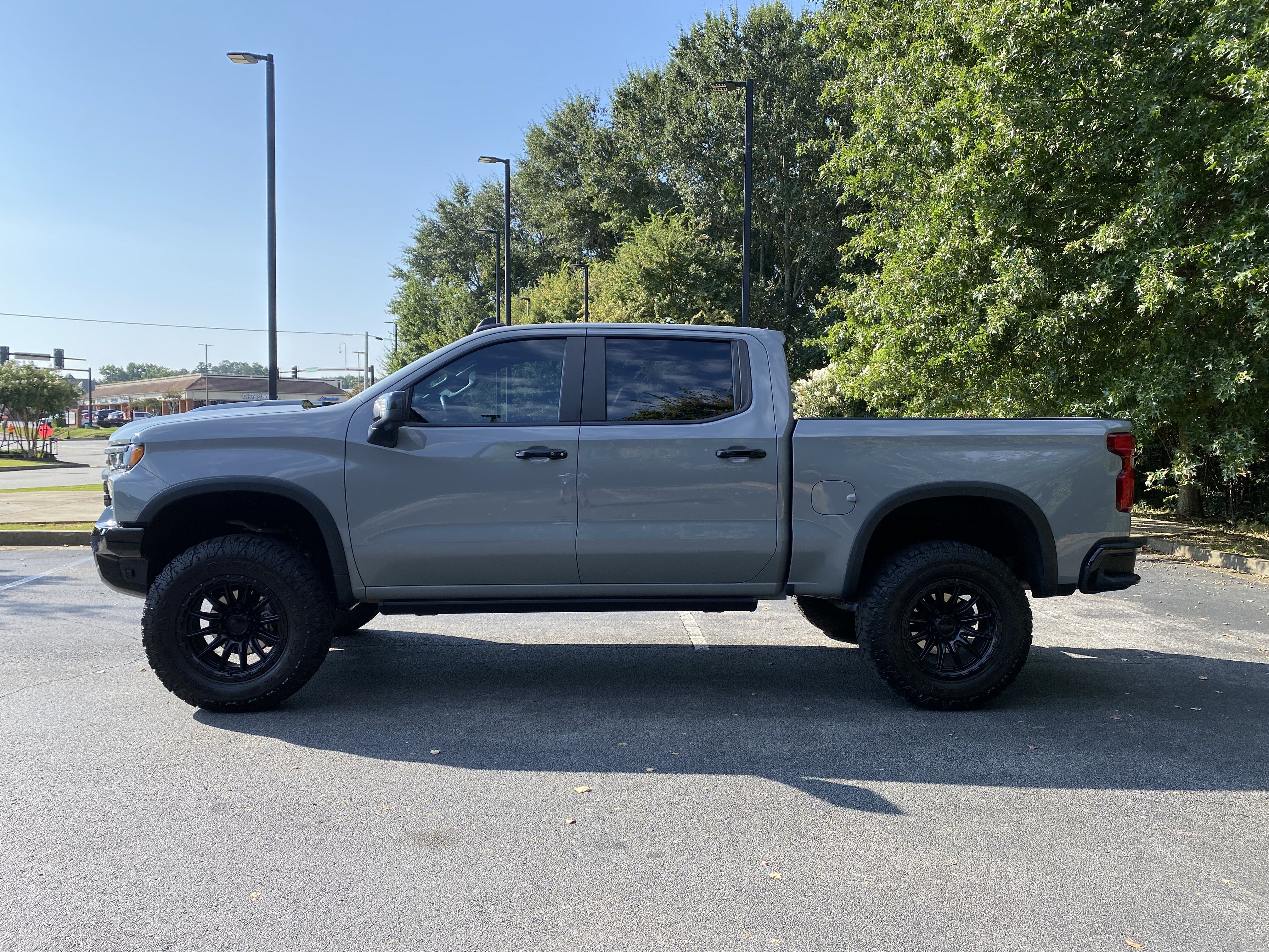 Used 2025 Chevrolet Silverado 1500 ZR2 w/ Technology Package AWD/4WD image 6