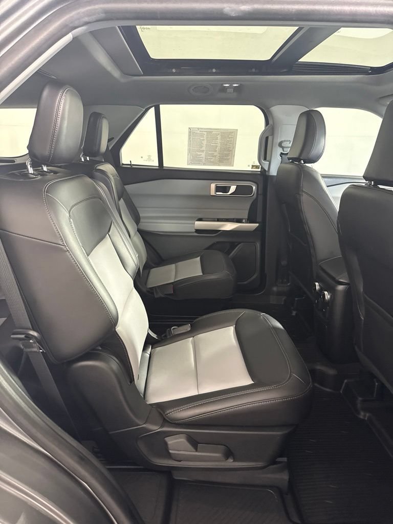 Certified 2024 Ford Explorer XLT w/ Equipment Group 202A AWD/4WD image 17