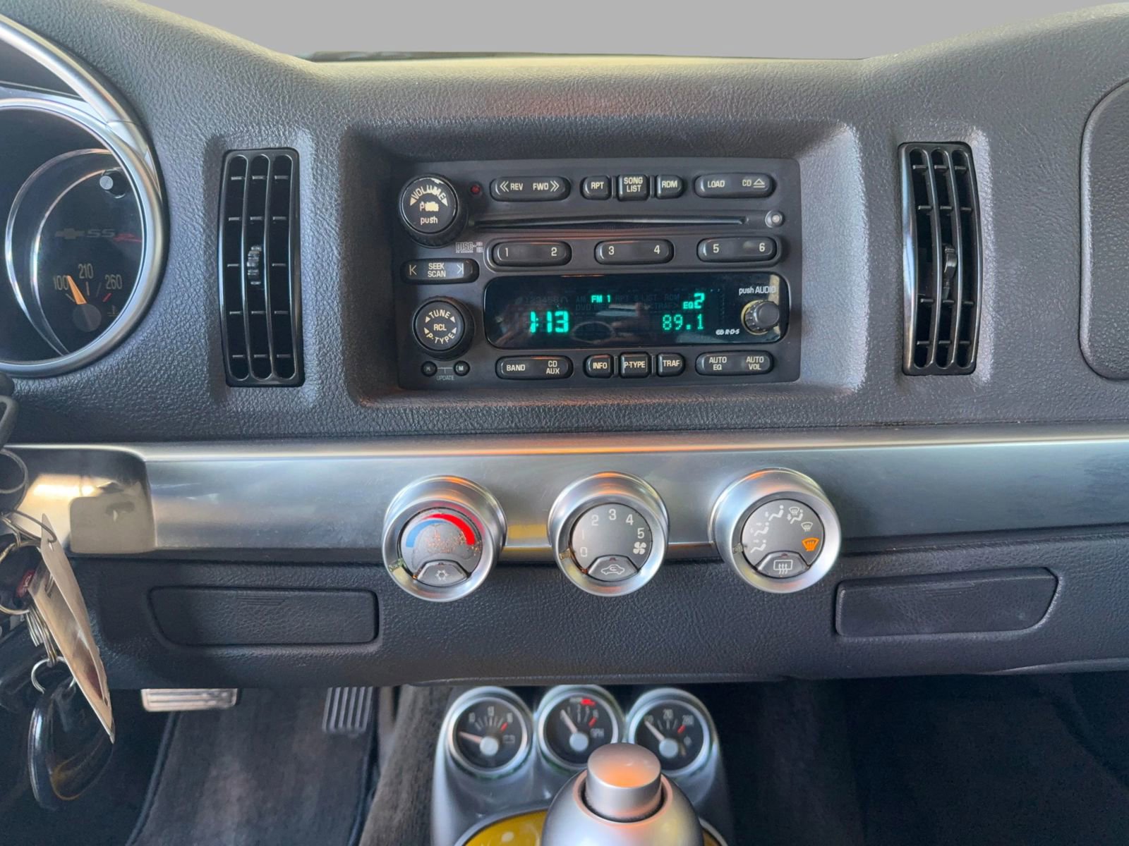 Used 2004 Chevrolet SSR w/ Preferred Equipment Group image 37